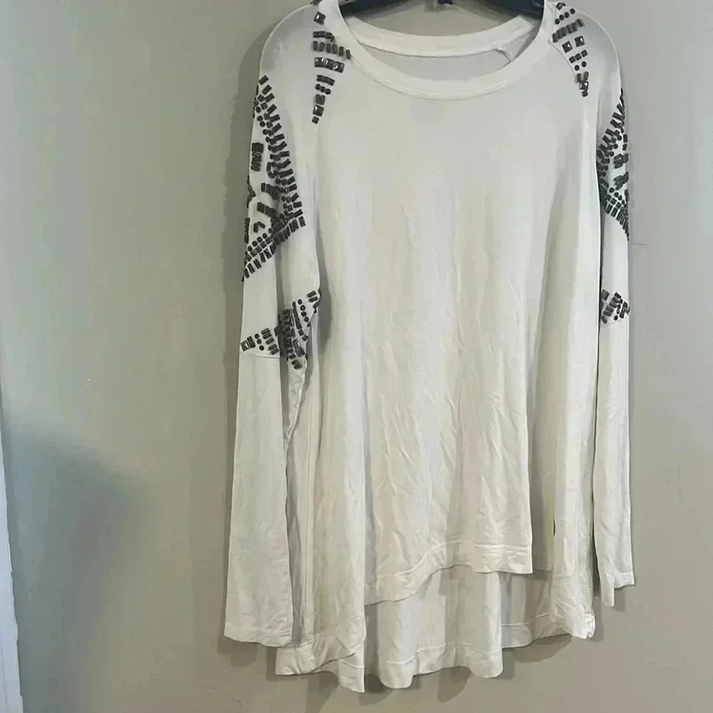 [S]Double D Ranch Embellished Beads/Studs  White Tunic Top